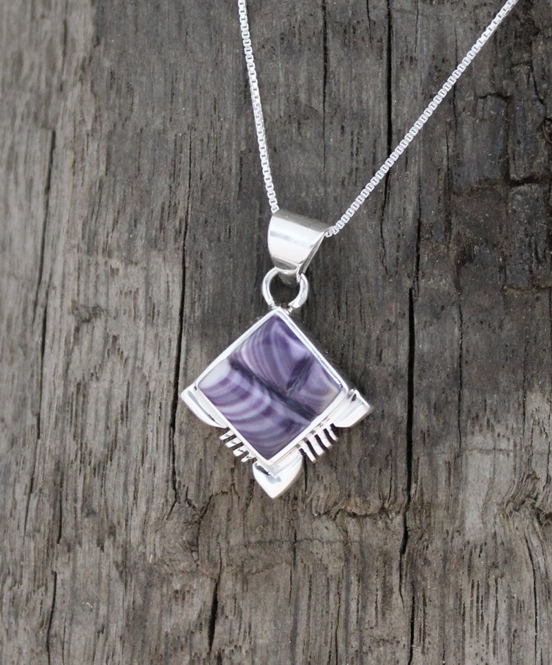 wampum single guys An eclectic collection of authentic native american silver jewelry pendants and sliders for men and women in single stone, multi stone cluster and inlay jewelry designs the word wampum comes from the narragansett word for 'white shell beads'. wampum single guys An eclectic collection of authentic native american silver jewelry pendants and sliders for men and women in single stone, multi stone cluster and inlay jewelry designs the word wampum comes from the narragansett word for 'white shell beads'.