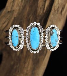 THREE KINGMAN TURQUOISE CABOCHONS BRACELET