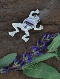 Wampum Cornrow Inlay Frog Pin